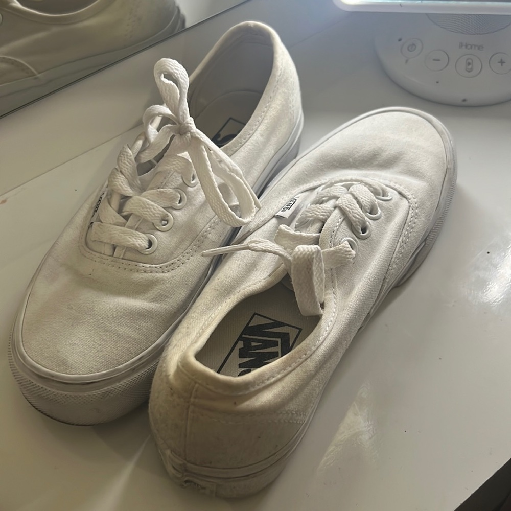 Yes they’re dirty but stains and dust should be easily removed